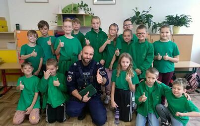 Zdjęcie do SPOTKANIE Z POLICJANTEM W KLASACH I - III